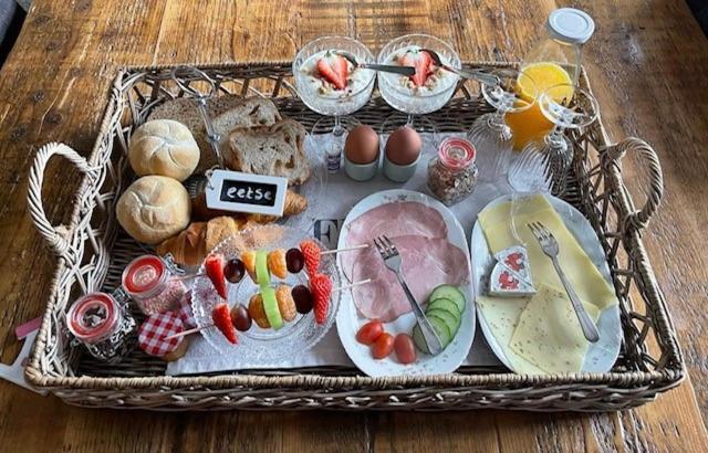 T'Hus Bed & Breakfast Katlijk Екстер'єр фото