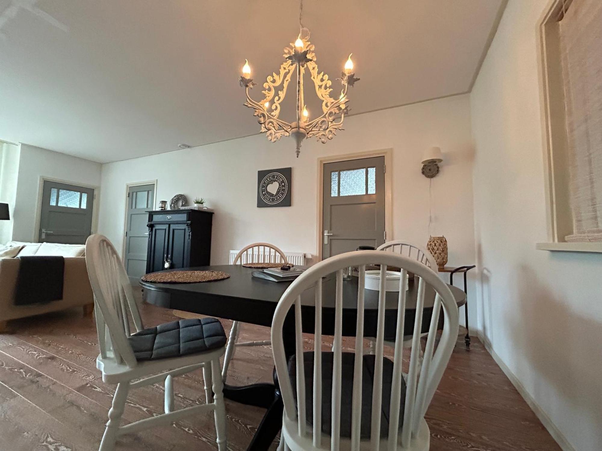 T'Hus Bed & Breakfast Katlijk Екстер'єр фото